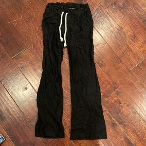 Black flowy Roxy pants.